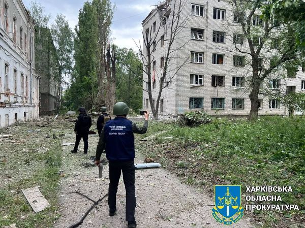Россияне сбросили КАБ на амбулаторию в пригороде Харькова (фото)