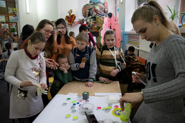 Новогоднее настроение и полезные подарки - представители АО "Укргаздобыча" совместно с волонтерами воплощали детские мечты