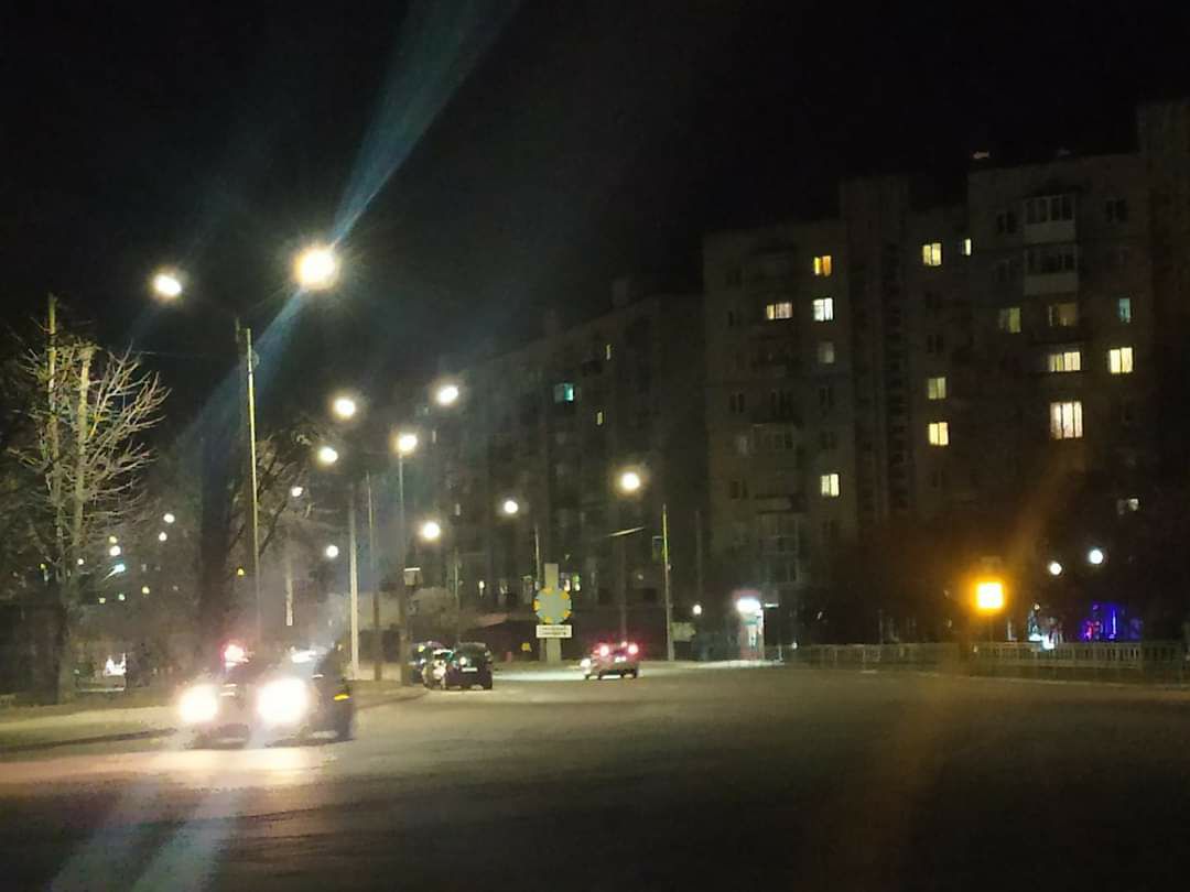 Крупный город Харьковской области включил фонари