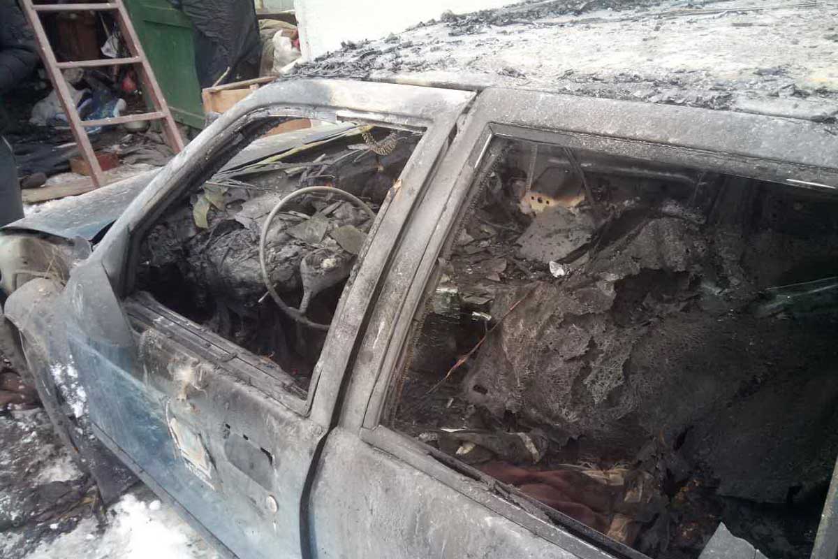 На Новоселовке горел автомобиль (фото)
