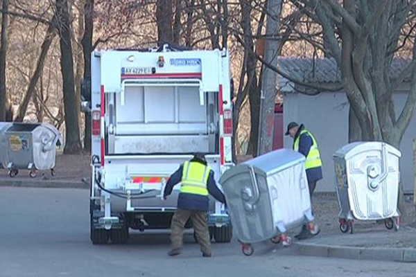 В Харькове устанавливают мусорные евроконтейнеры