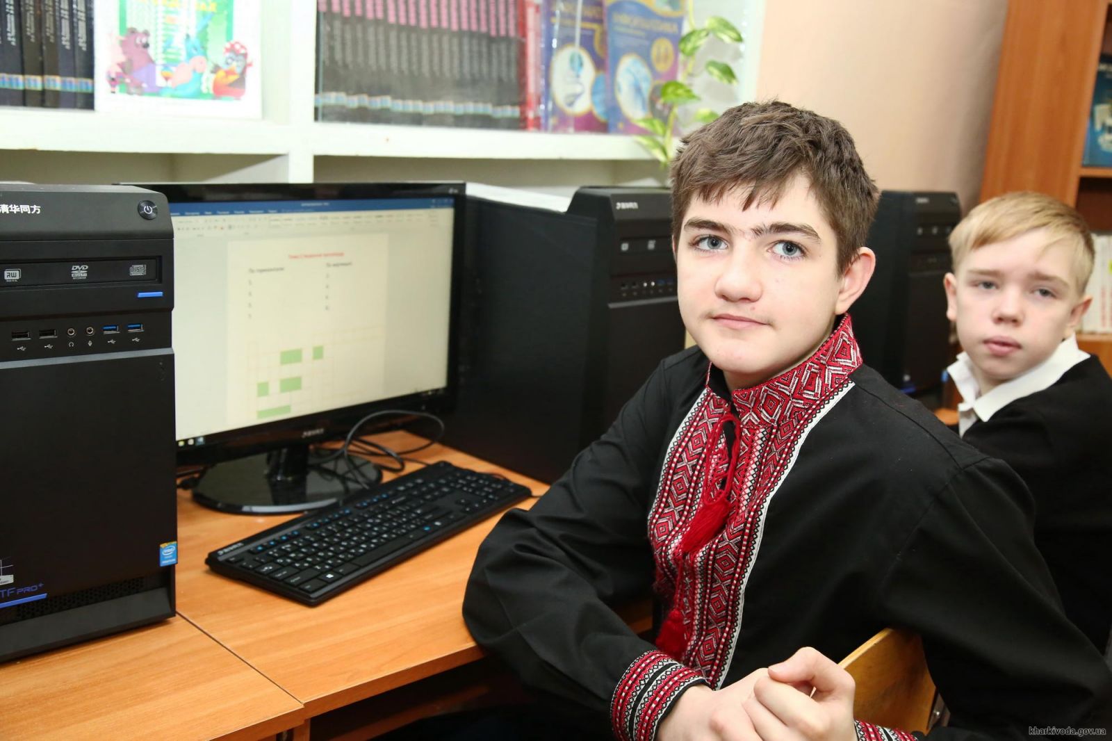 Харьковские школы получили компьютеры из Китая (фото, видео)