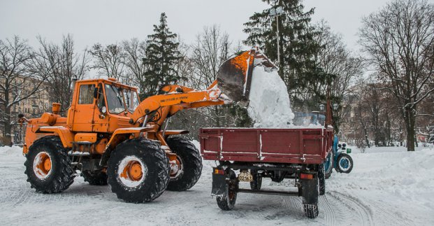 Из Харькова вывезли более тысячи кубов снега