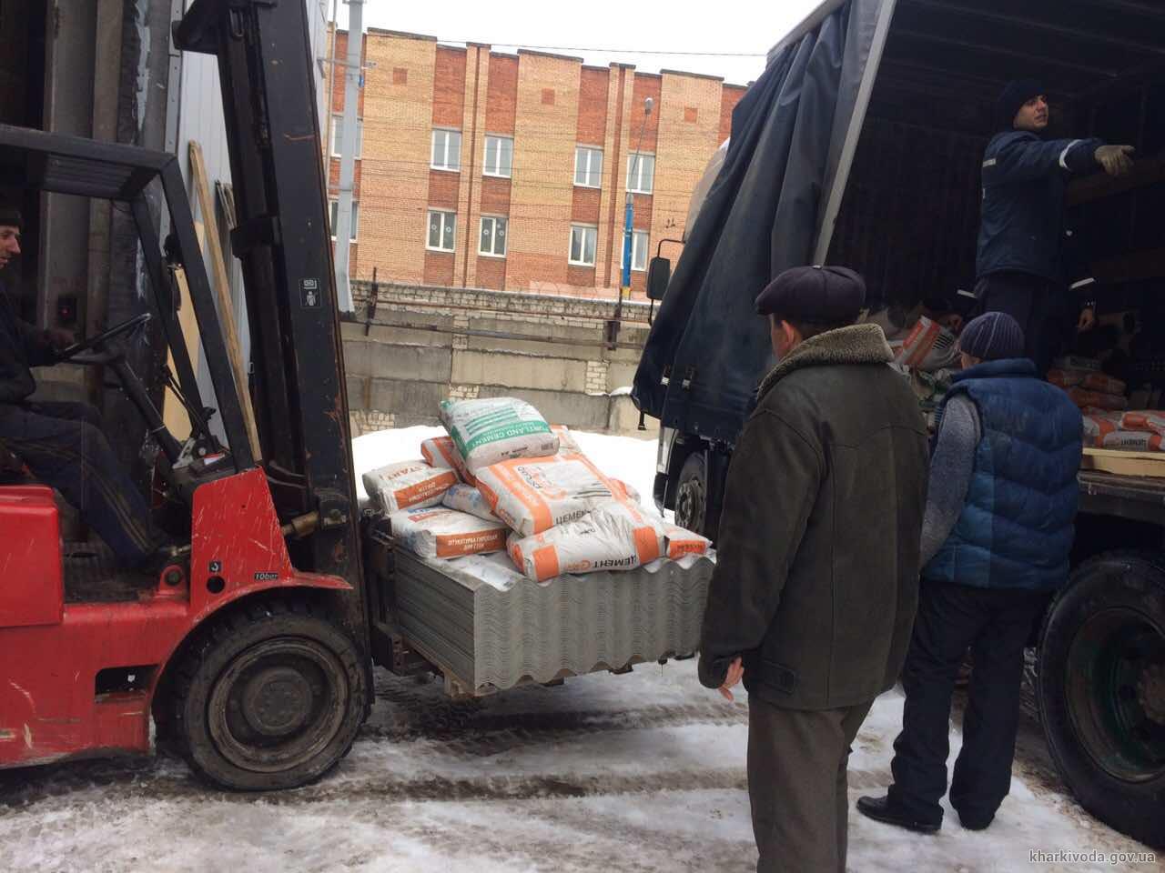 В Авдеевку доставили стройматериалы из Харьковской области (фото)