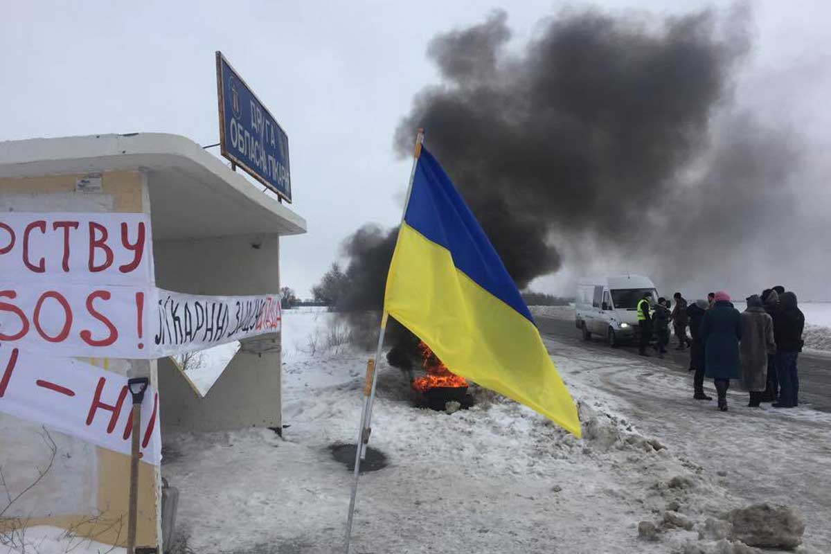 Трасса на Харьков заблокирована (фото)