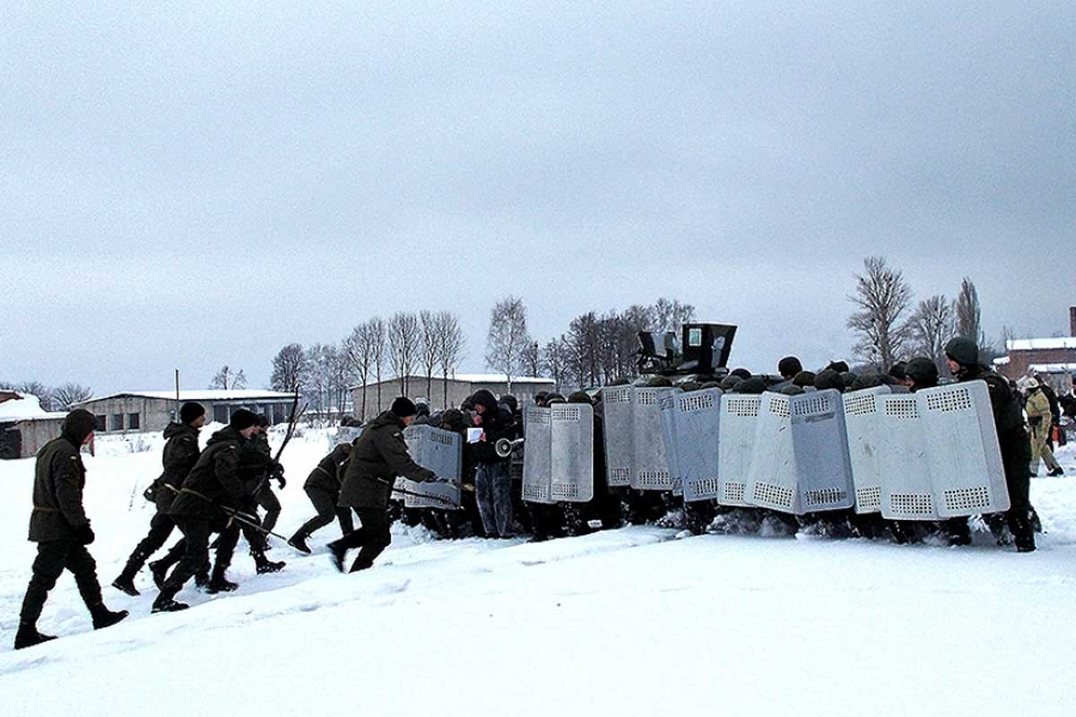 Харьковские гвардейцы учились подавлять беспорядки (фото)