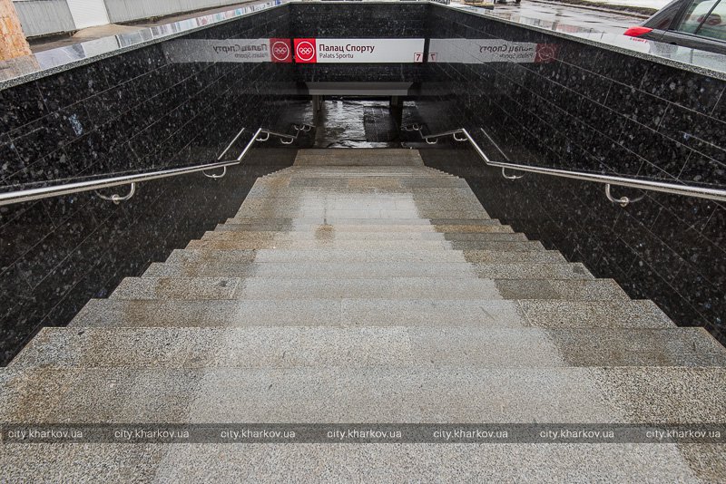 Отремонтированы все выходы из метро "Дворец спорта" (фото)