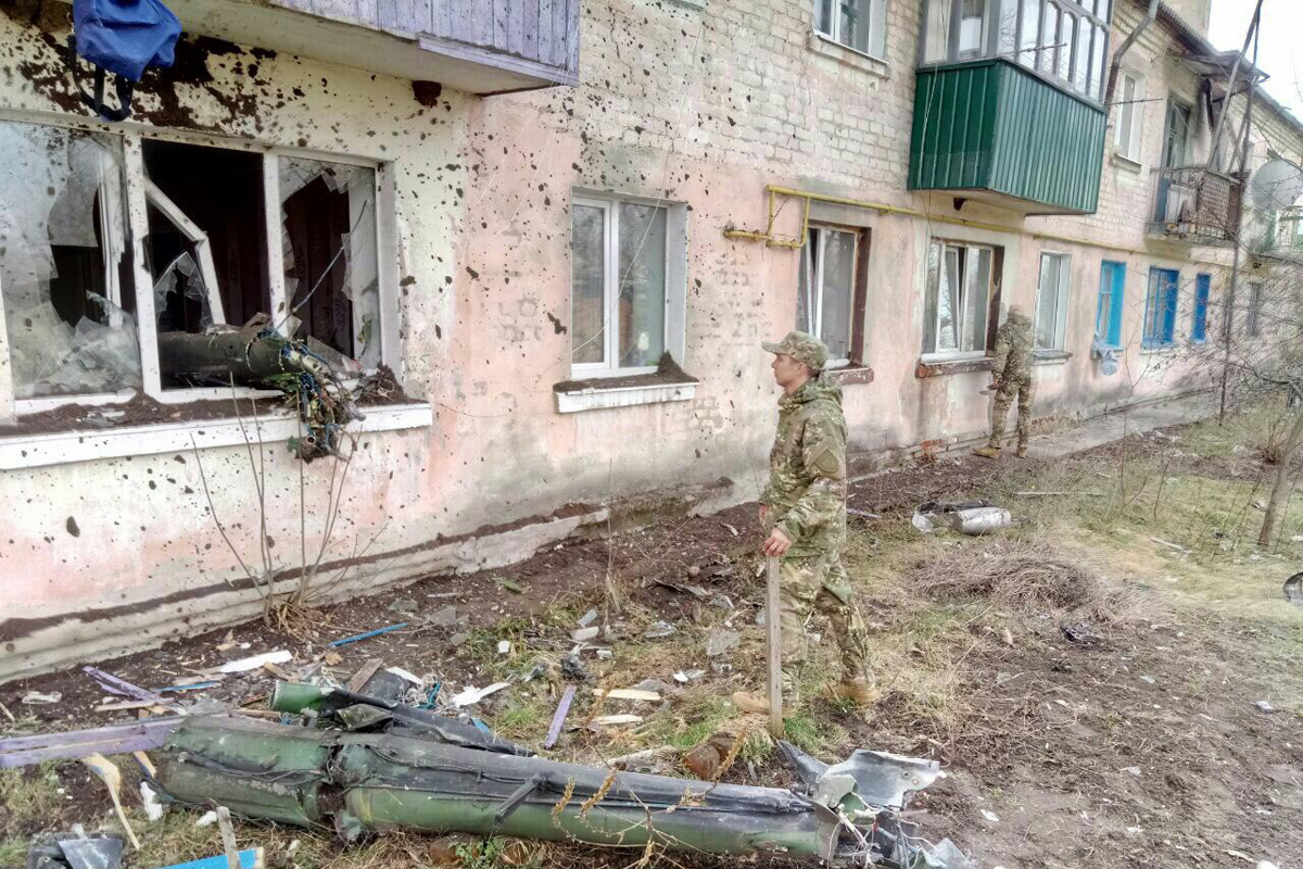 Под Харьковом - взрывы и пожар на складе боеприпасов. Люди эвакуированы
