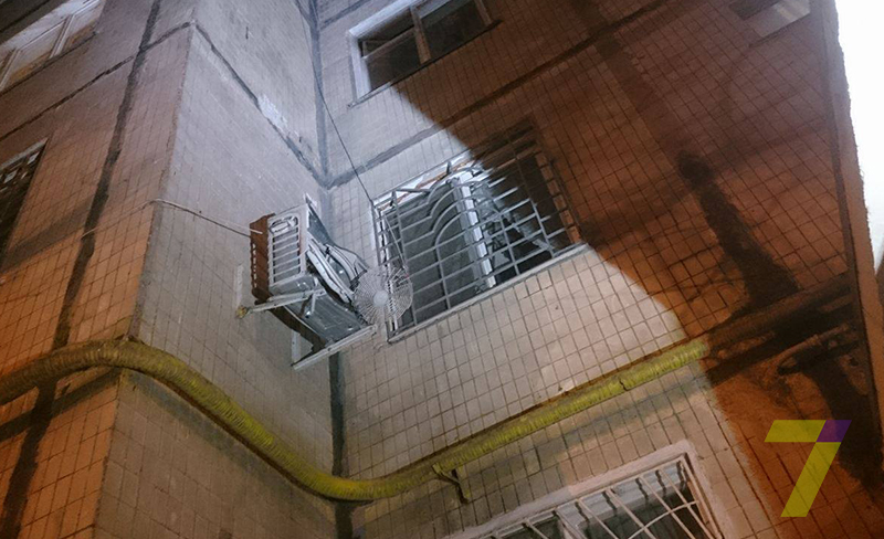 Харьковчанка выпала из окна, пытаясь сделать селфи (фото)