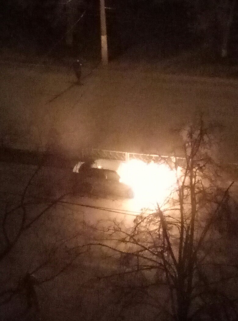 На Салтовке горел автомобиль (фото) 