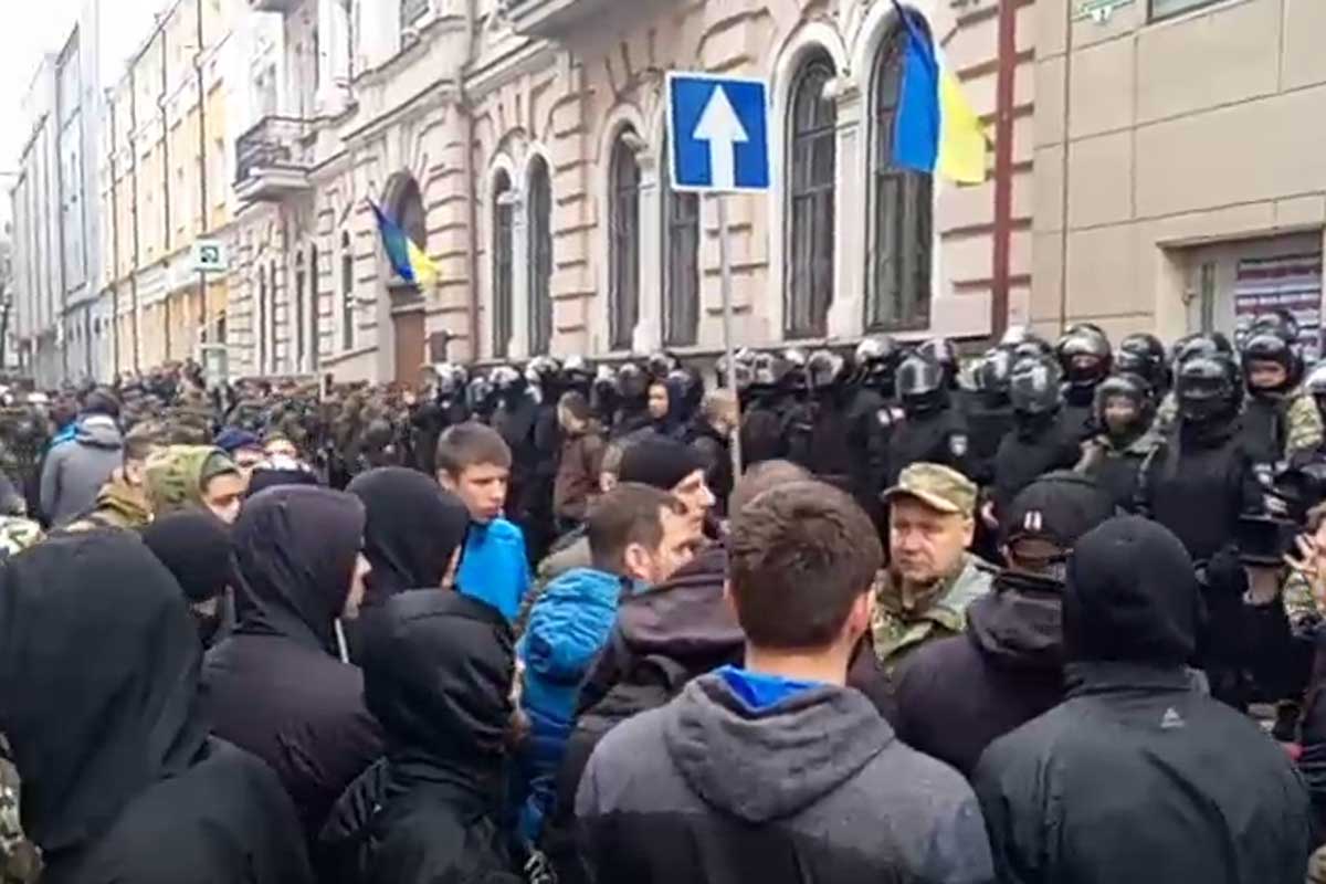 События у "Сбербанка" в Харькове расследуют в рамках уголовных дел