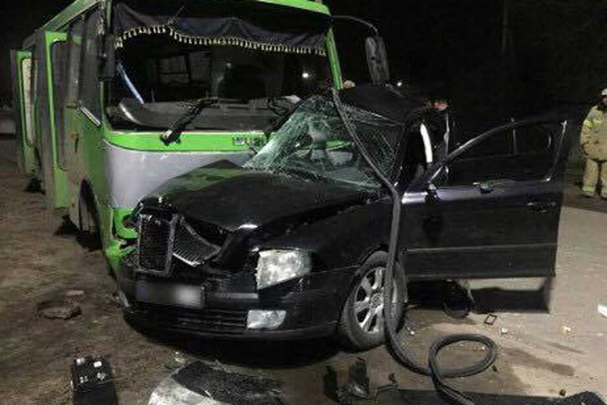 В Балаклее автобус попал в ДТП: двое погибли, много пострадавших (фото)