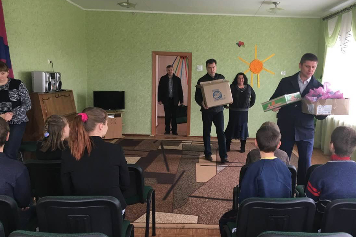Харьковская "Солидарность" поздравила детей из центра психологической реабилитации
