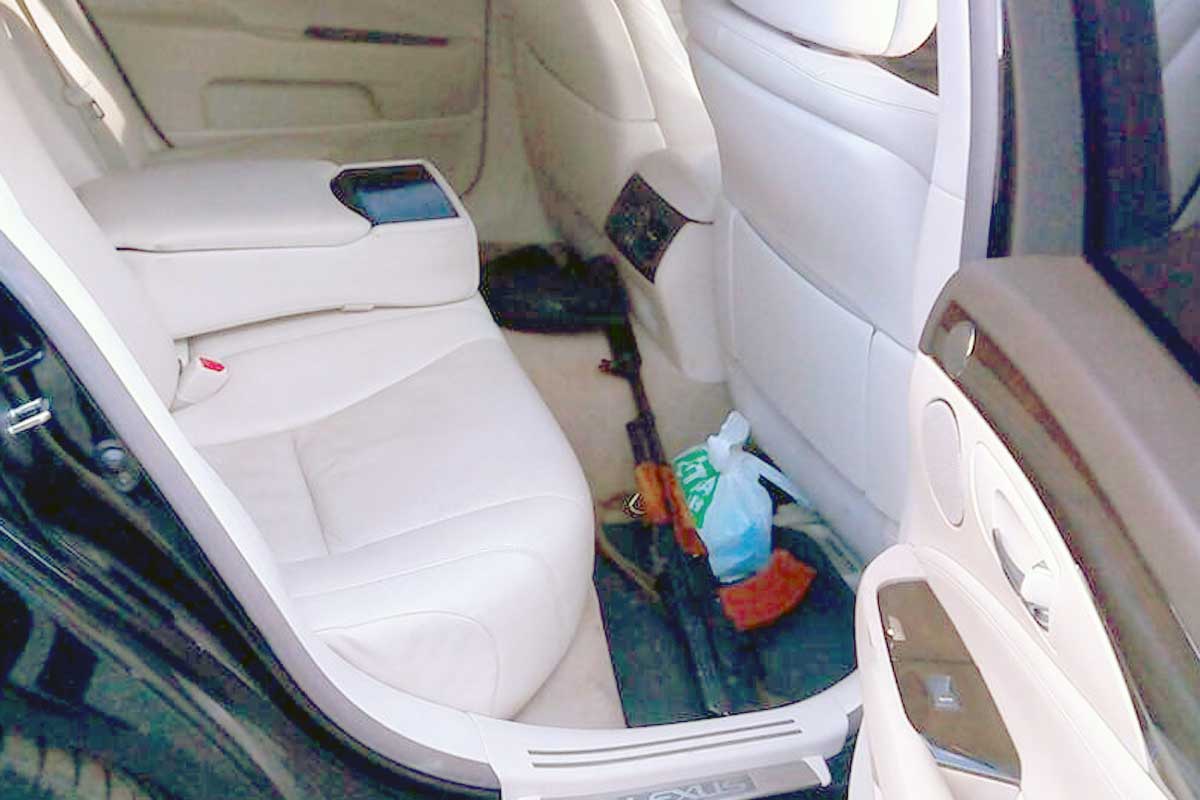 В Харькове задержали Lexus с оружием (фото)