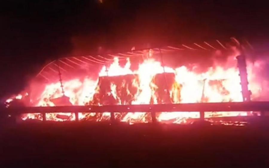 На трассе Киев-Харьков - большой пожар (видео)
