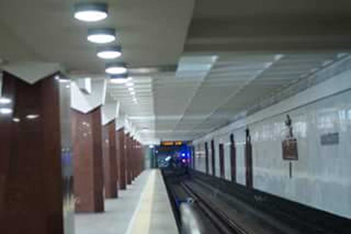 В харьковском метро человек упал на рельсы