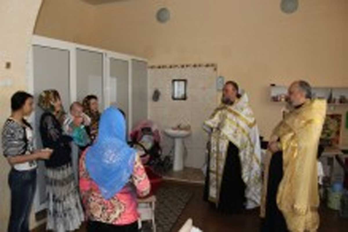 В Харьковской колонии крестили новорожденного