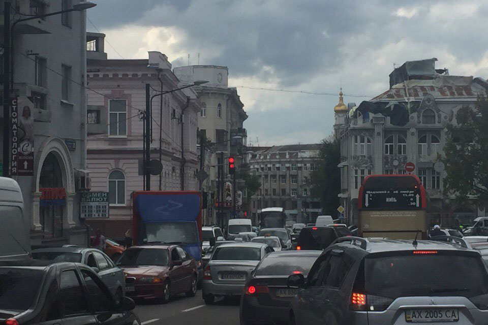 В центре - пробки. Пушкинская стоит (фото)