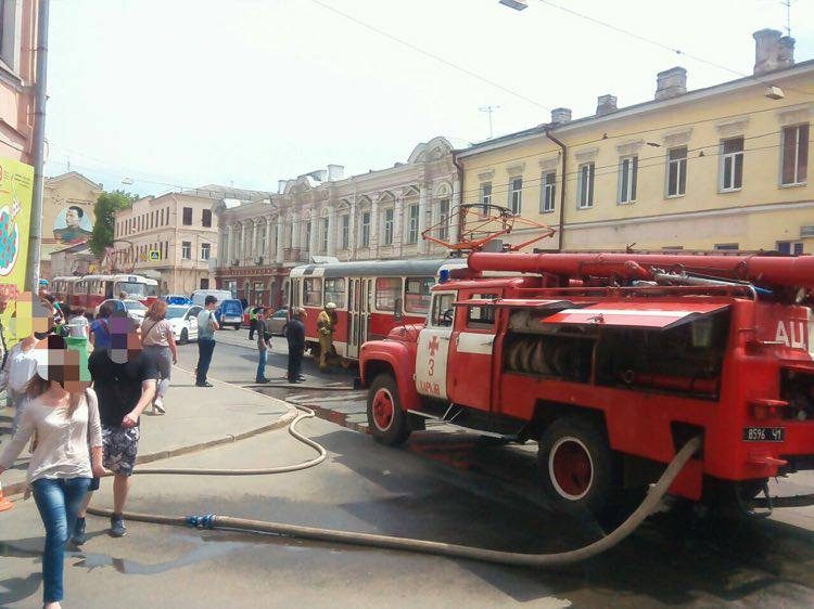 В Харькове загорелся трамвай (фото)