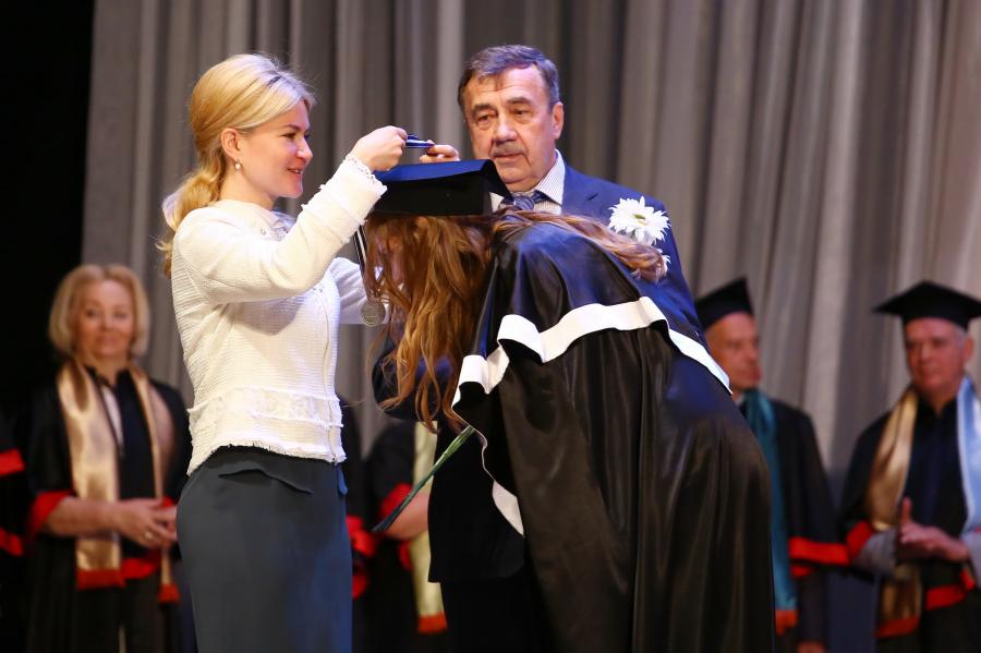 Светличная поздравила выпускников университета Каразина (фото)