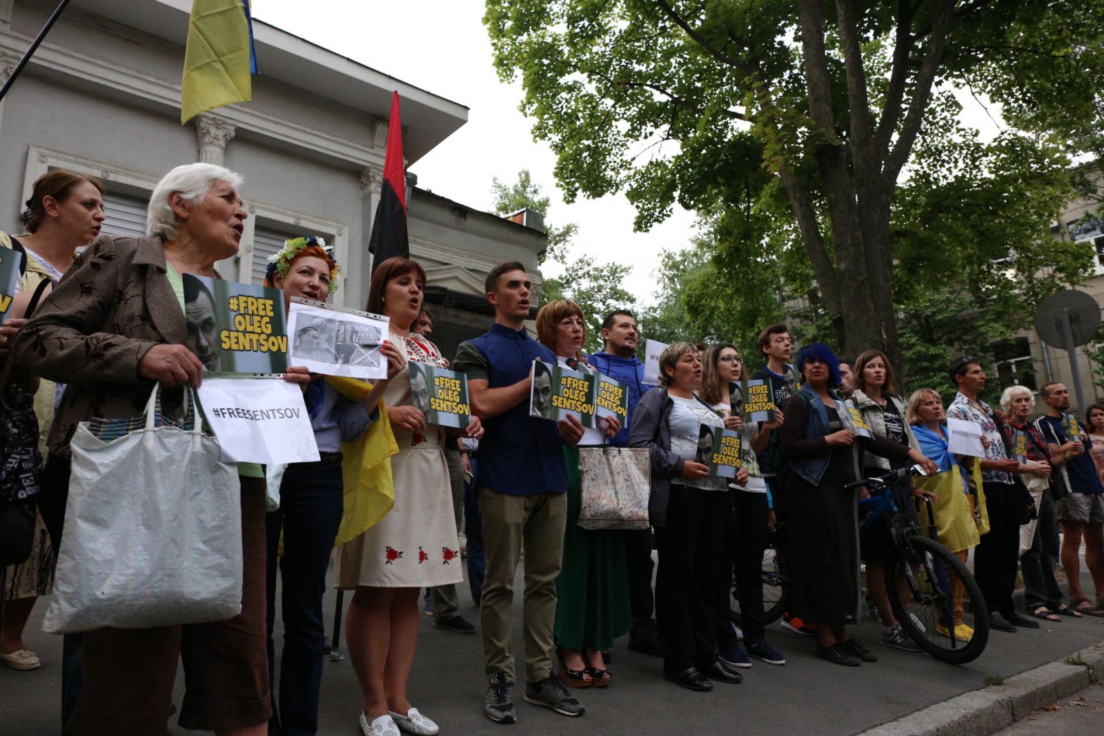 Харьковчане провели акцию у Генконсульства России (фото) 