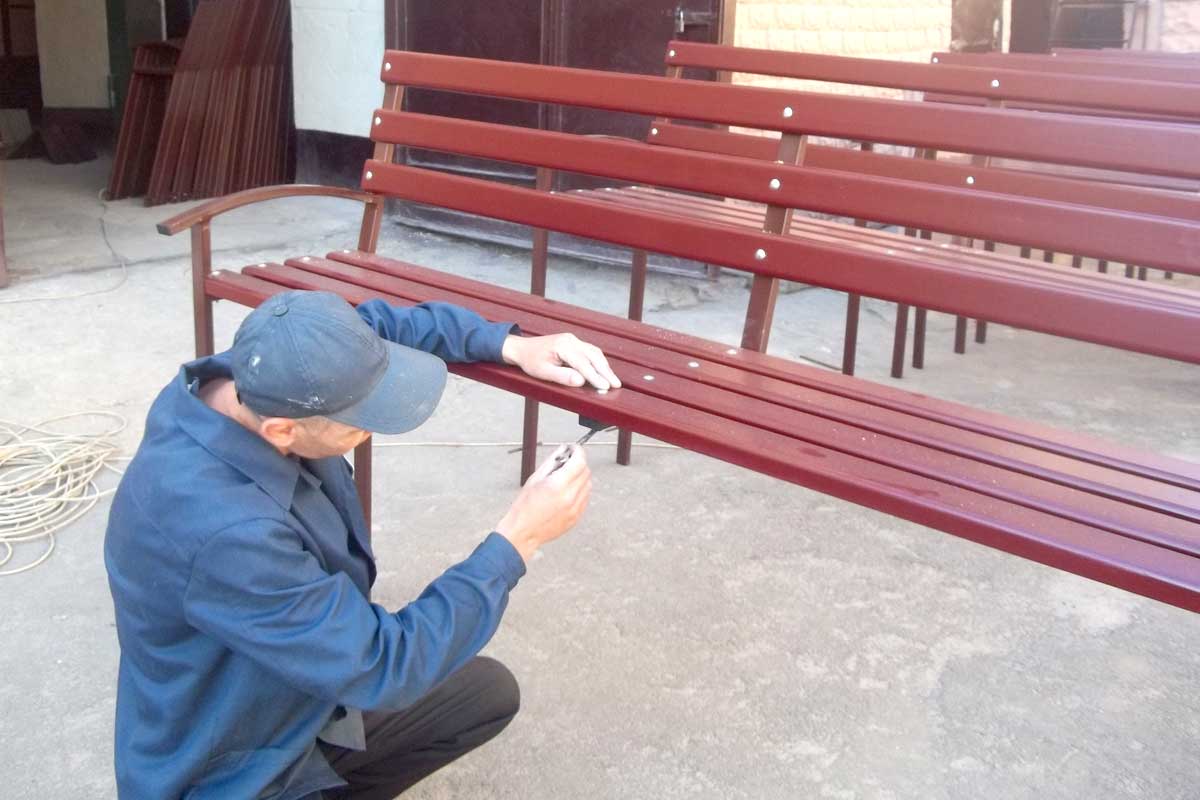В Харькове установят скамейки, сделанные заключенными (фото)