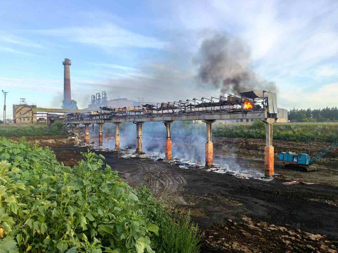 Под Харьковом горел сахарный завод (фото)