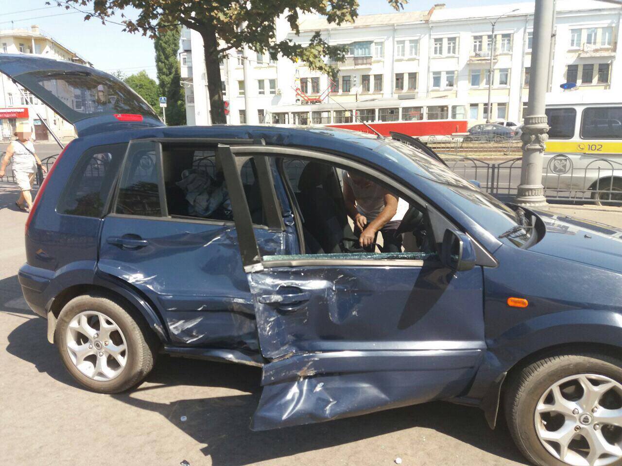 Авария на Московском: есть пострадавшие (фото)