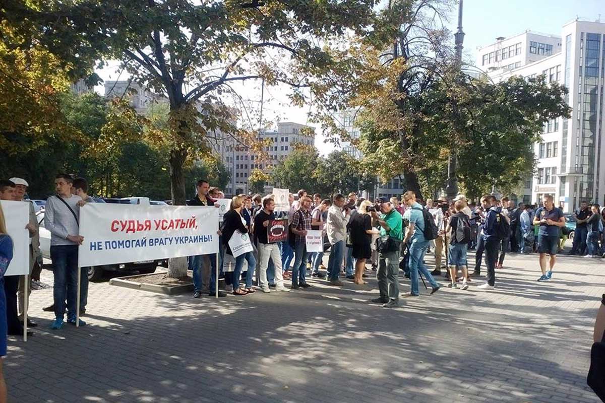 В Харькове пикетировали суд (фото)