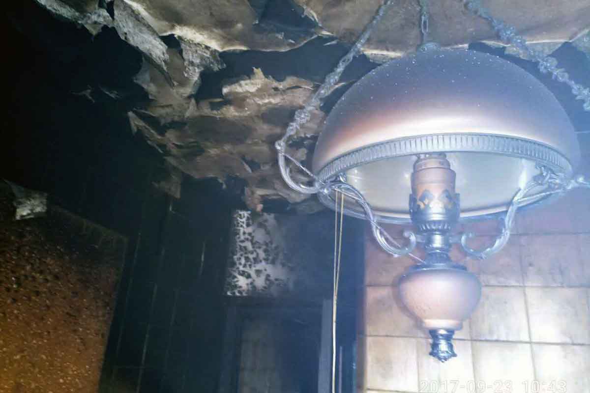 На Салтовке горела квартира, есть пострадавшая (фото)
