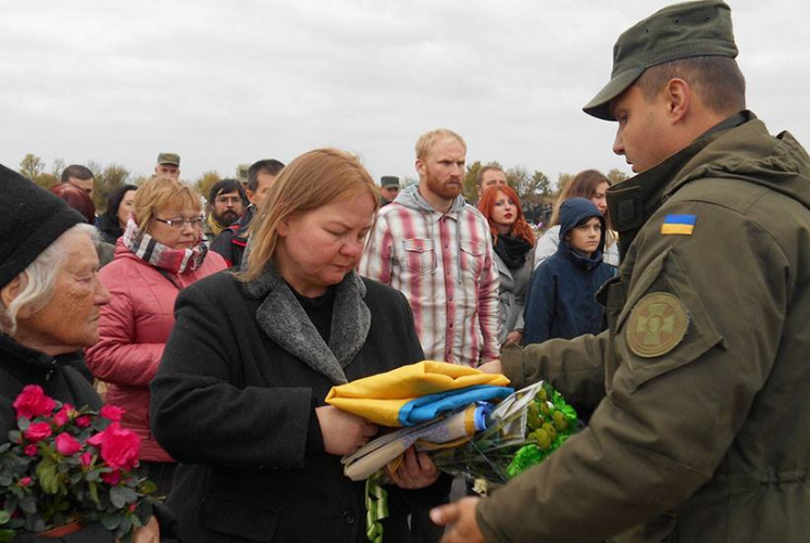 В Харькове похоронили бойца, погибшего под Иловайском (фото, видео) 