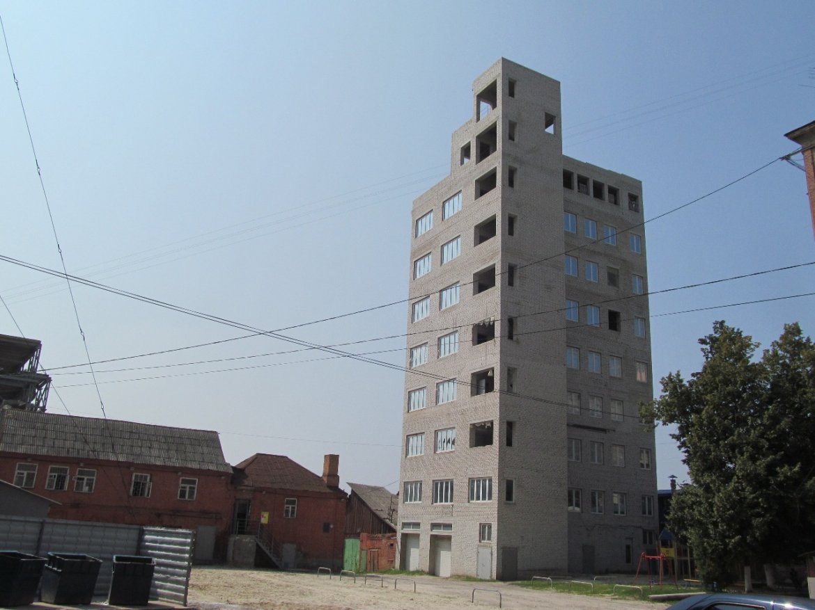 В Харькове снесут 9-этажный гараж (фото)