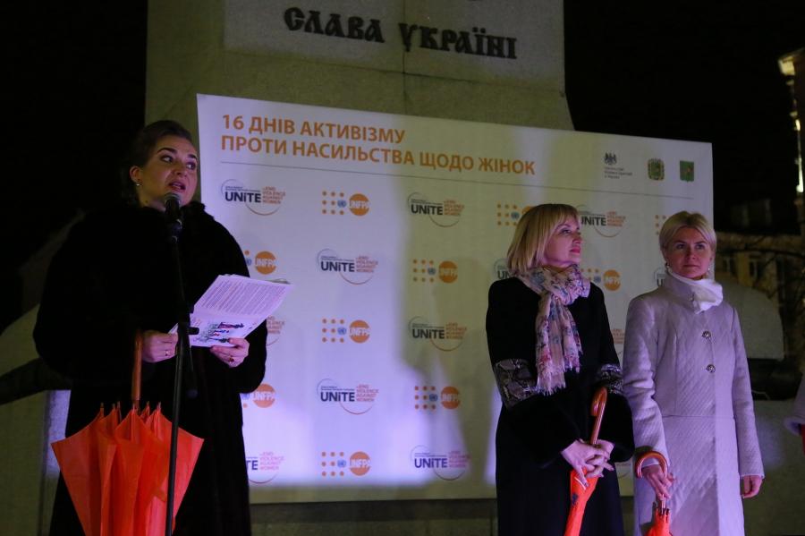 Светличная приняла участие во флешмобе против насилия над женщинами
