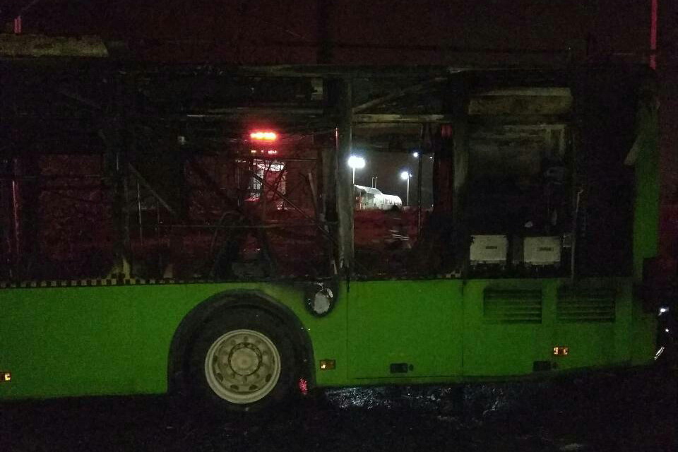 В Харькове загорелся троллейбус (фото)