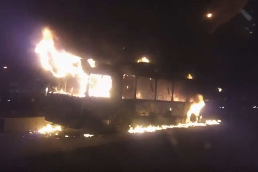 В Харькове на ходу загорелся троллейбус (видео, дополнено, добавлено фото)