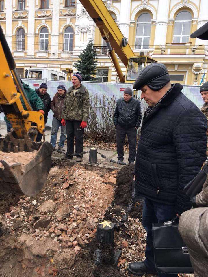 В раскопанной могиле останков Руднева не нашли (фото)