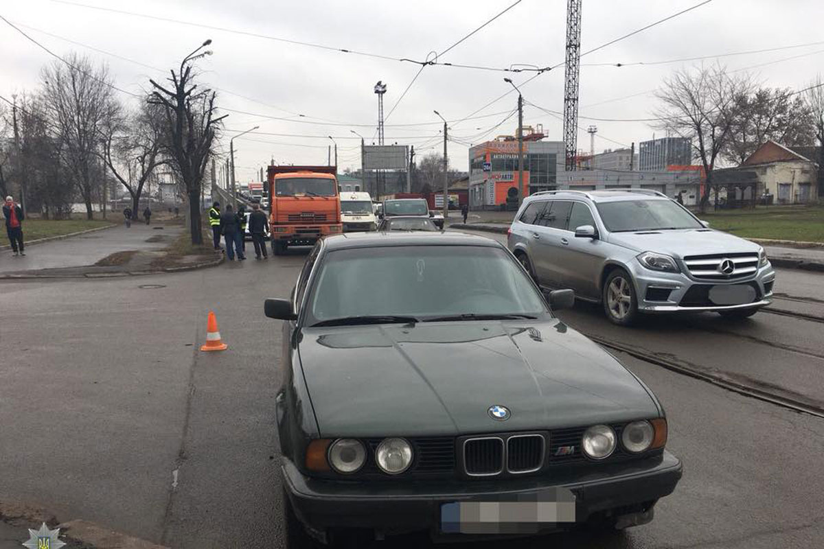 На Плехановской КамАЗ врезался в BMW (фото)