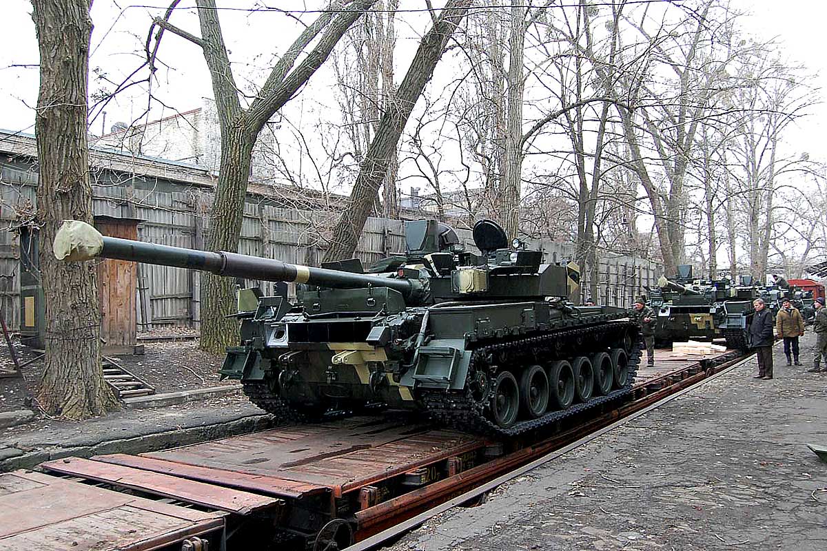Завод Малышева отправил танки на экспорт (фото)