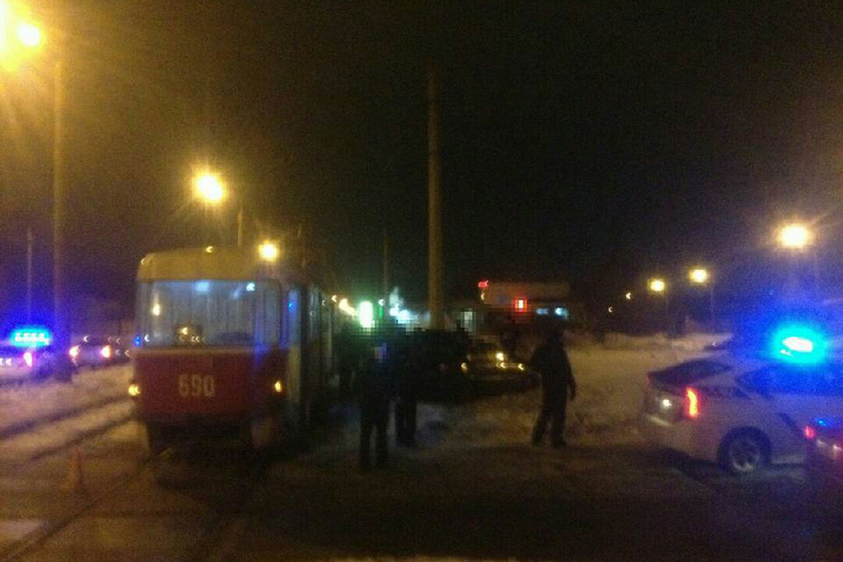 На Шевченко столкнулись трамвай и легковушка (фото)