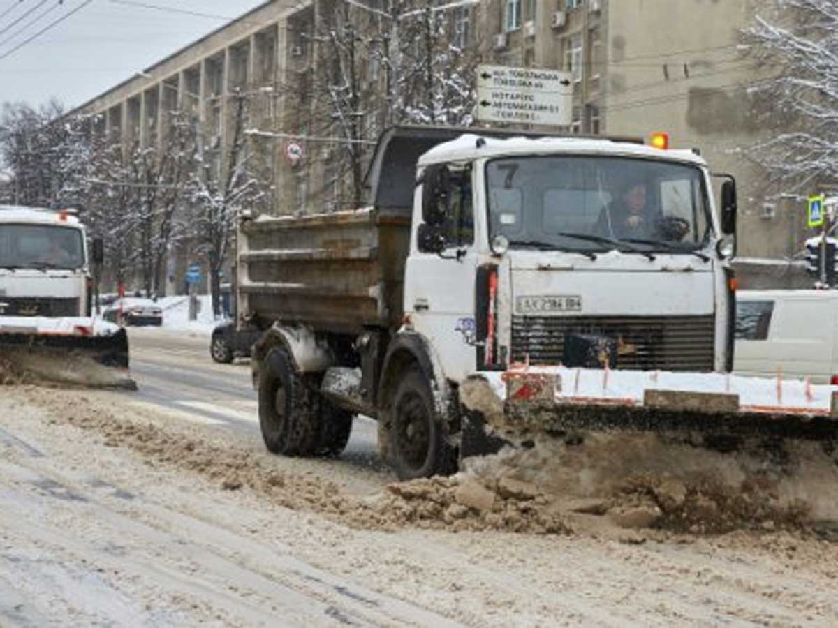 В Харькове убирают снег