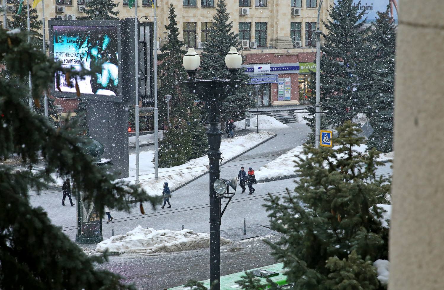 Харьков засыпает снегом (фото)