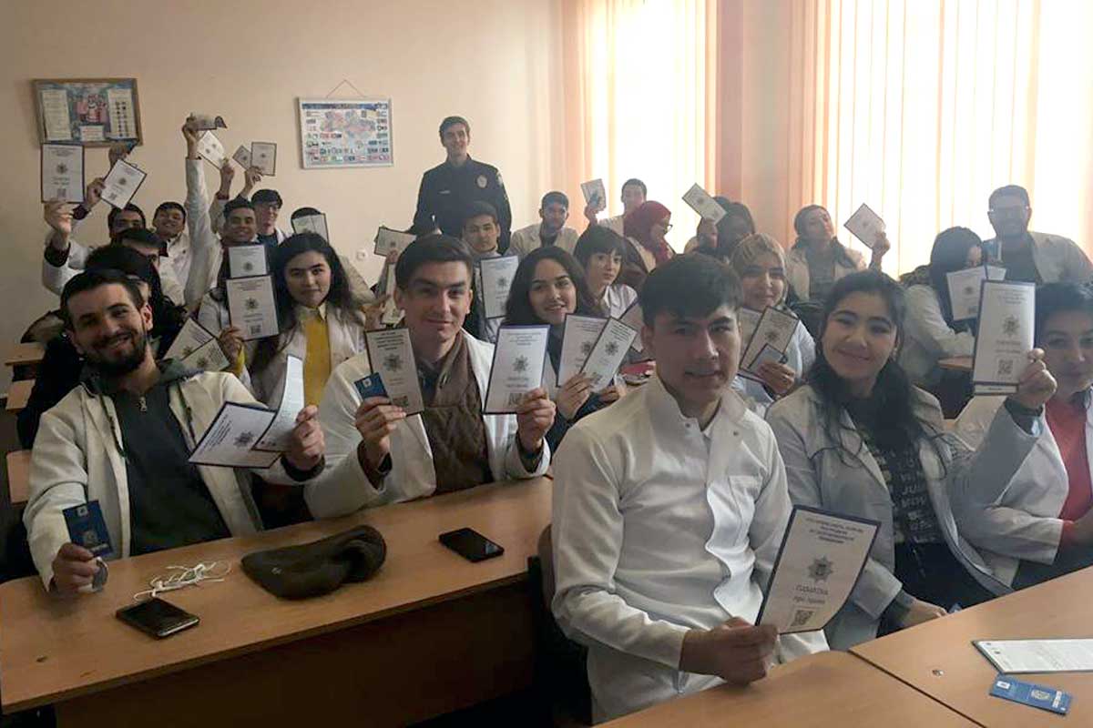 Харьковские копы занялись иностранными студентами (фото)