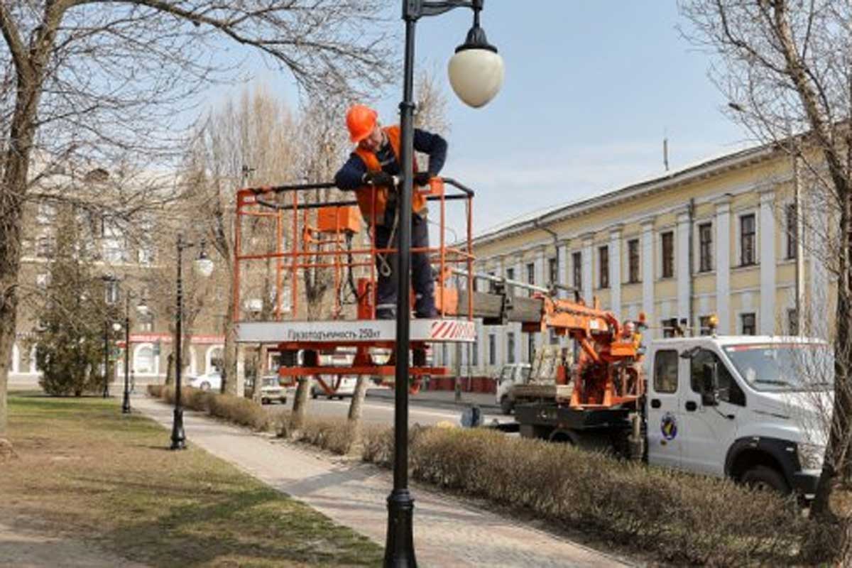 В парках Харькова обновят фонари (список)