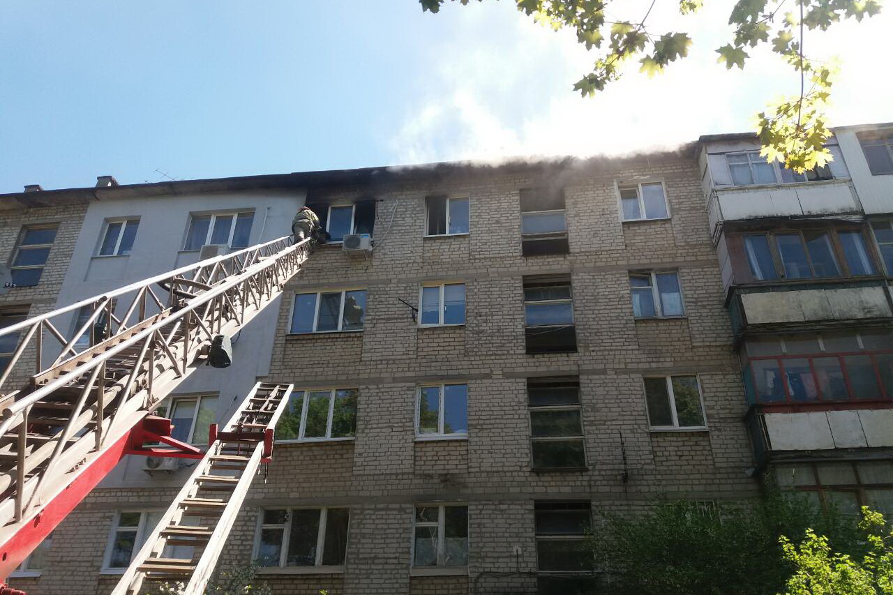 В Харькове - пожар в пятиэтажке, есть погибший (фото, видео)