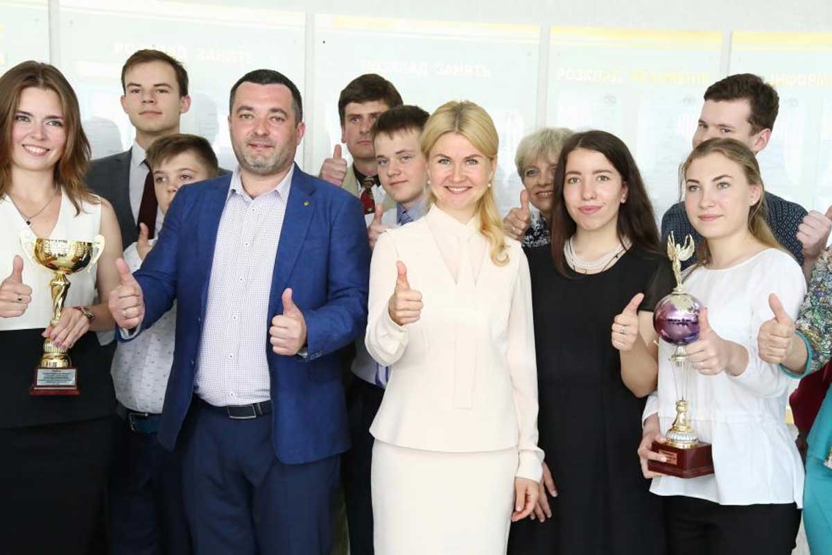 Светличная наградила победителей первого турнира по финансовой грамотности