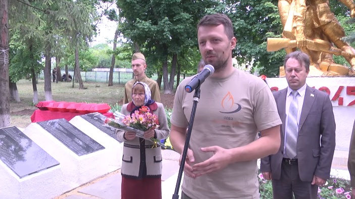 Под Харьковом похоронили солдат (видео)
