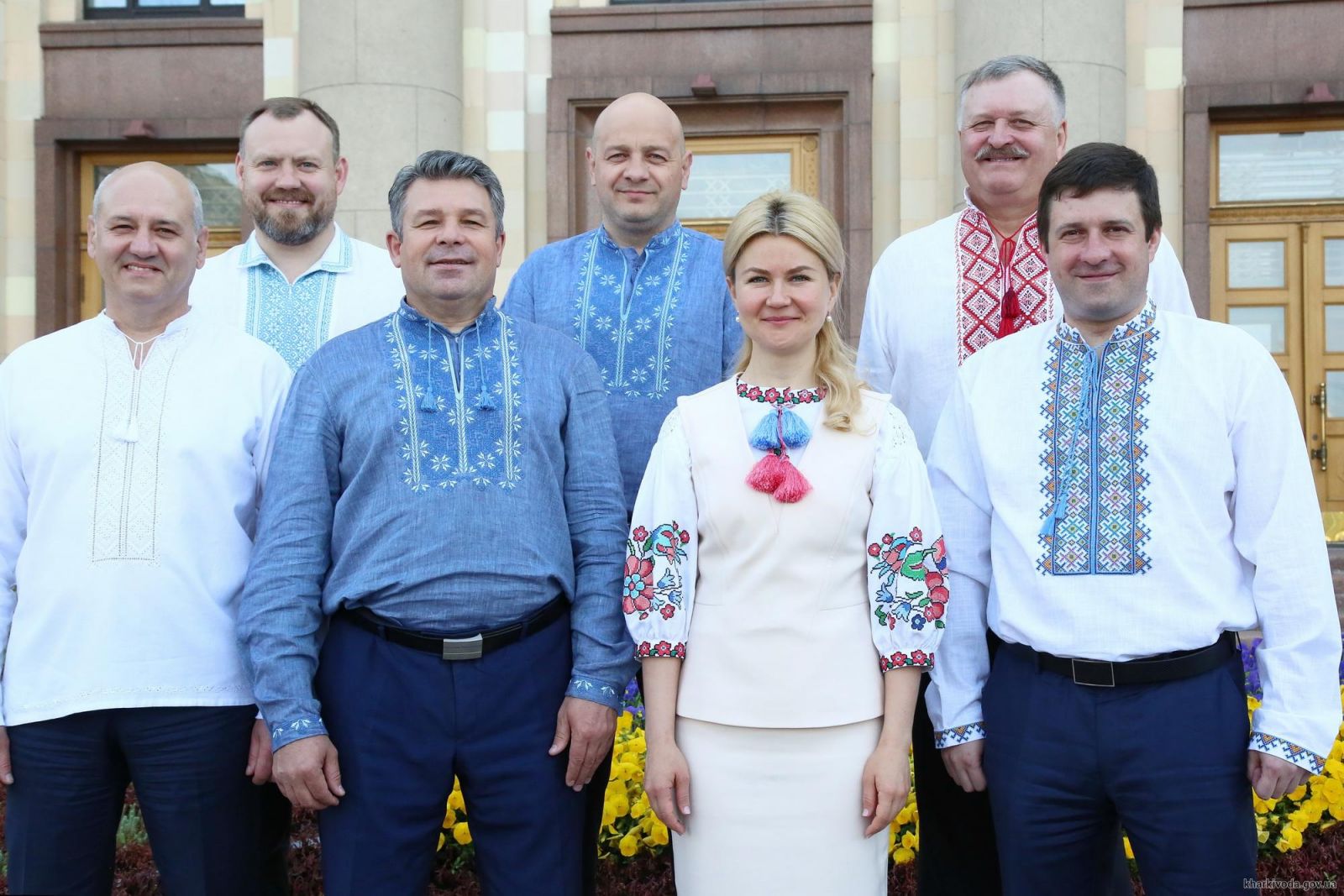 Харьковские чиновники пришли на работу в вышиванках (фото)