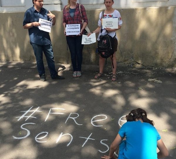 Харьковчане опять пикетировали Генконсульство России (фото)