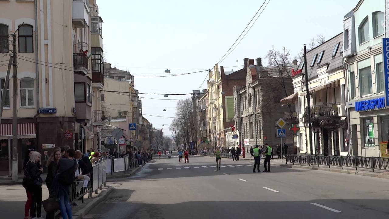 Харьковчане просят запретить парковку в центре