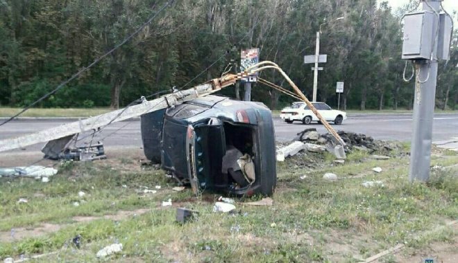 В Харькове пьяный водитель сбил столб